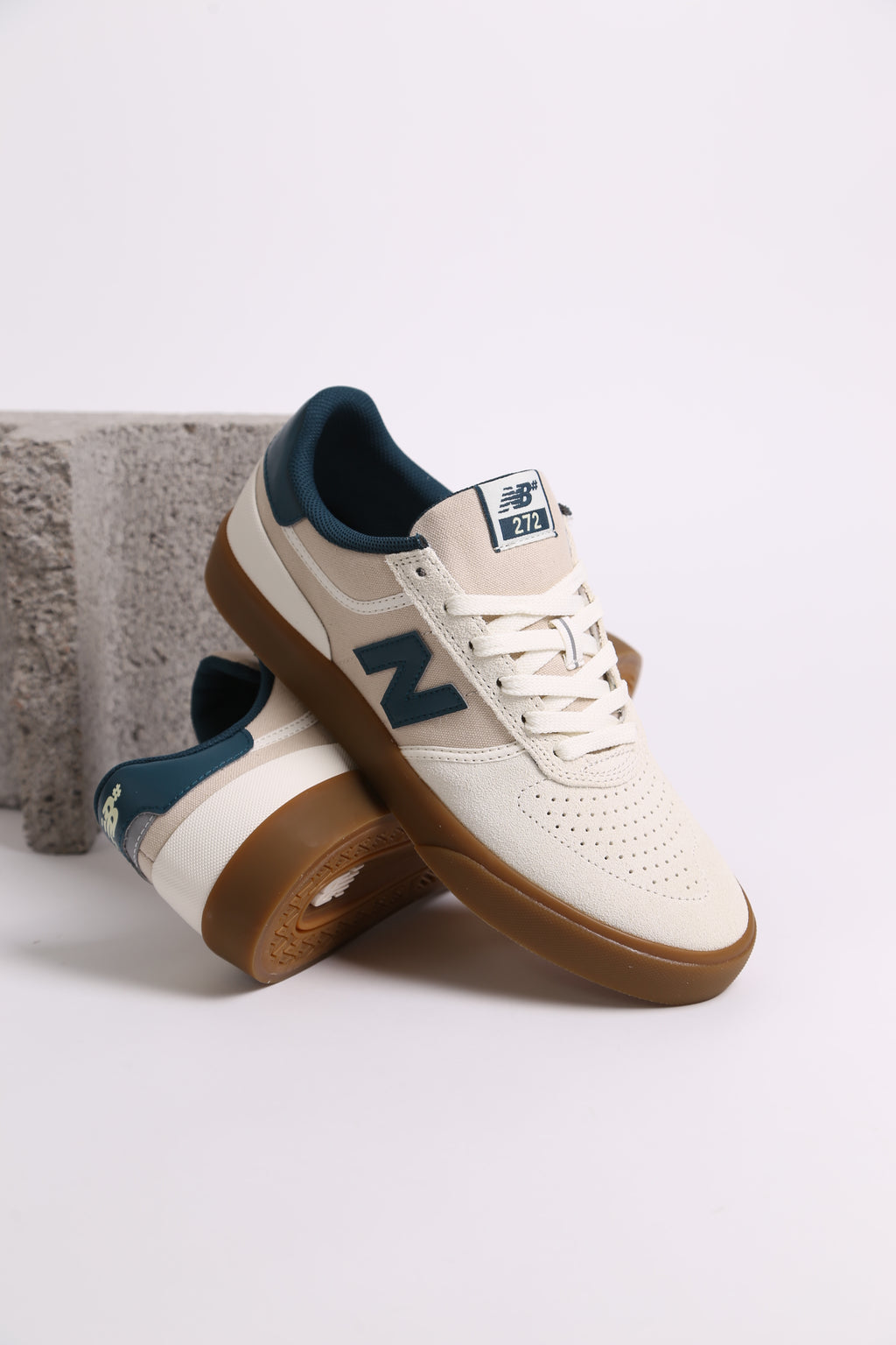 靴 New balance numeric 272 NEW BALANCE Unisex NB Numeric 272 Suede & Canvas Upper Skate