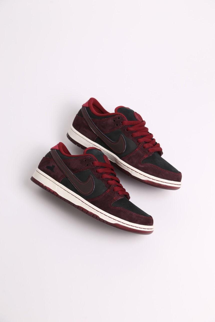 Nike SB x Riot Skateshop Dunk Low QS - Mahogany Dark Beetroot - Spin Limit Boardshop